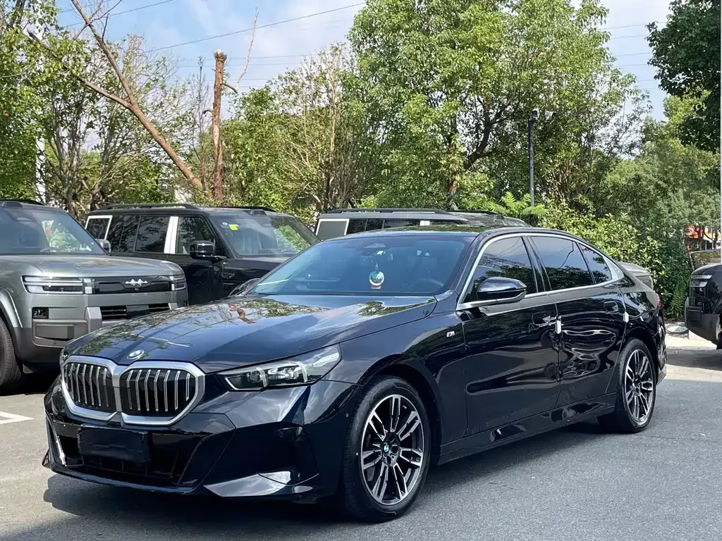 BMW 5 Series — фото 1