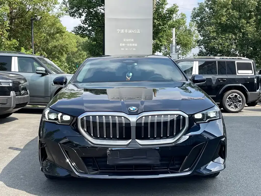 BMW 5 Series — фото 9