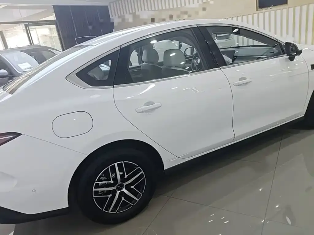 BYD Seal 05 DM-i — фото 9