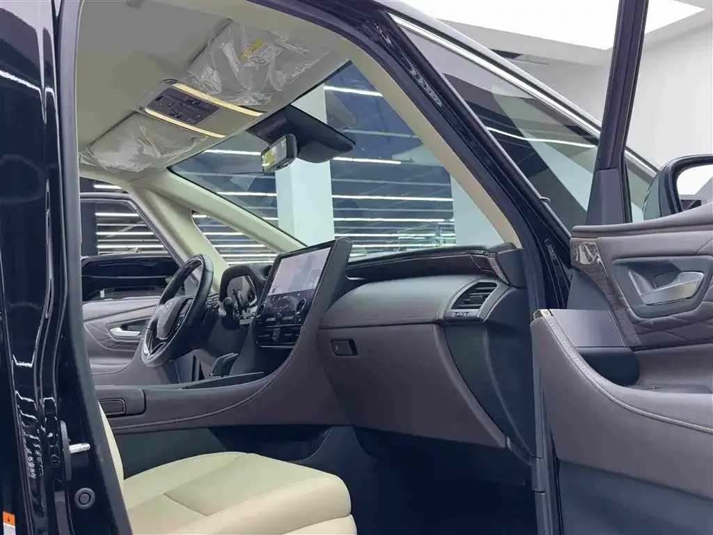 Toyota Alphard — фото 5