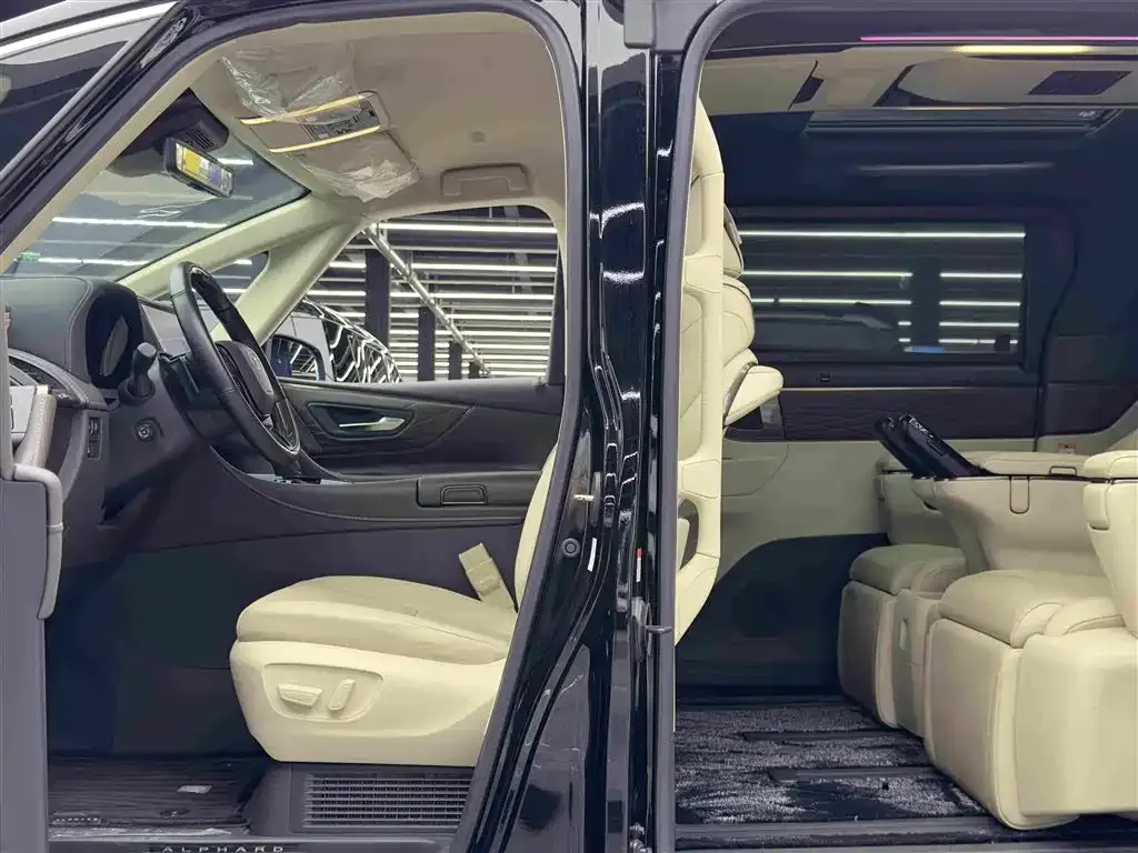 Toyota Alphard — фото 8