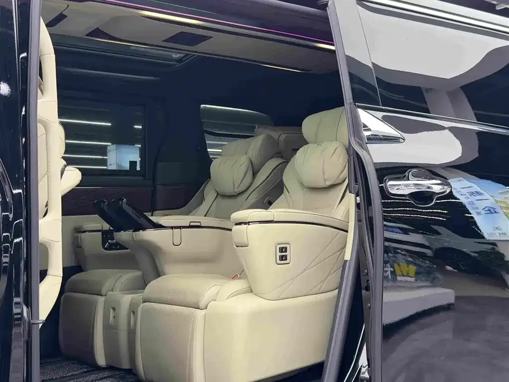 Toyota Alphard — фото 10