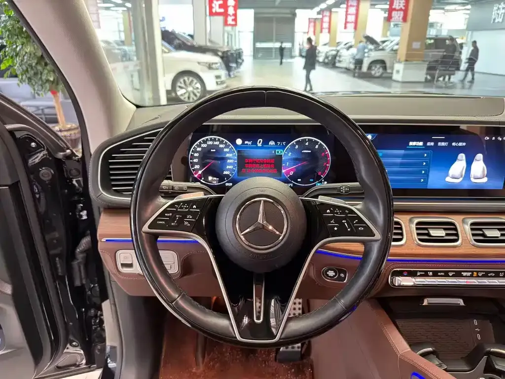 Mercedes-Benz GLS — фото 3