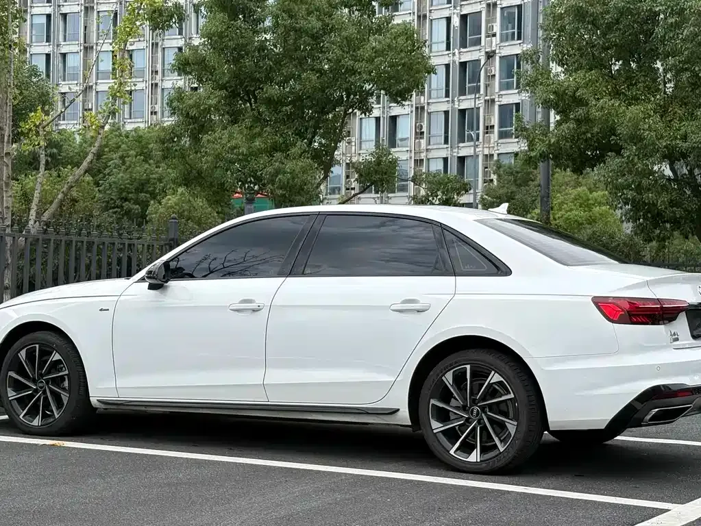 Audi A4L — фото 8