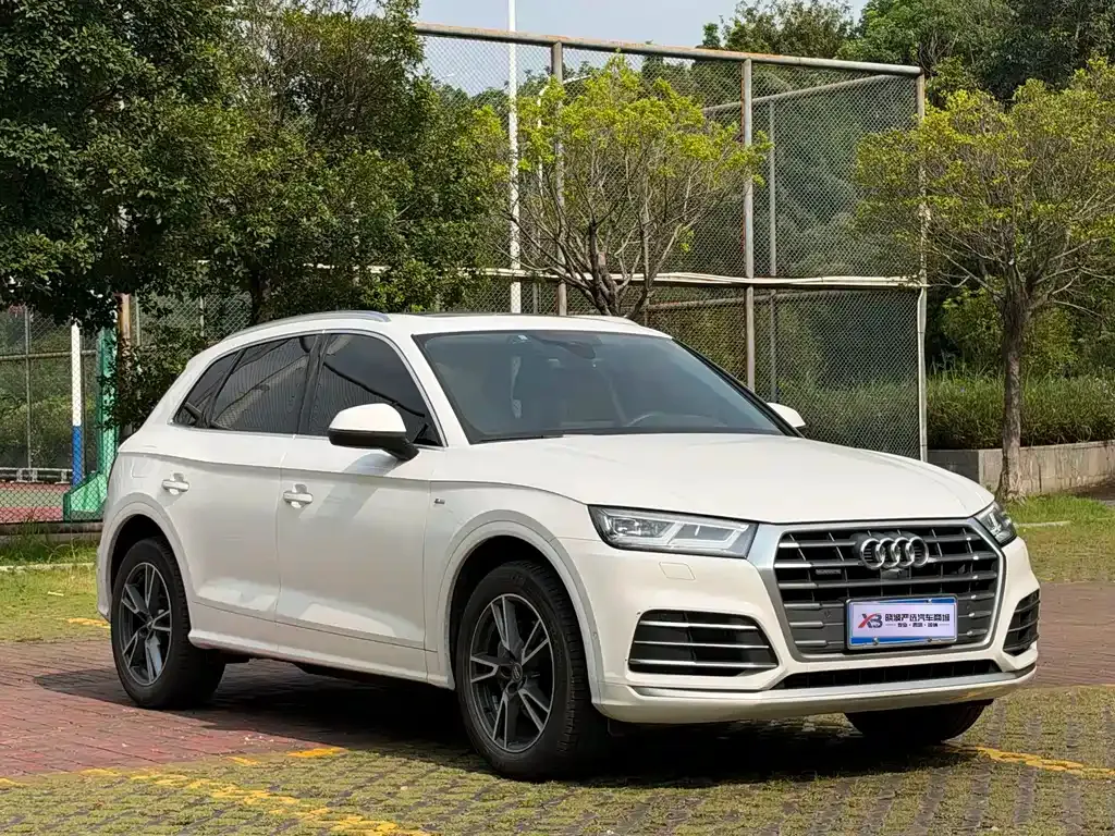Audi Q5L — фото 10