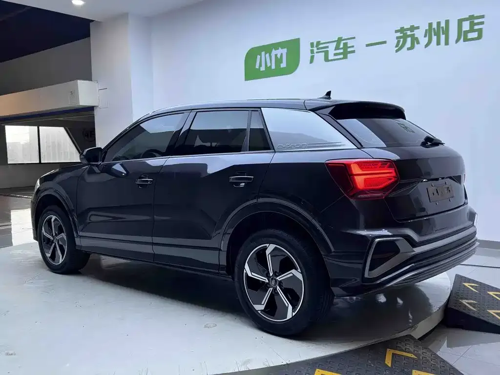 Audi Q2L e-tron — фото 10