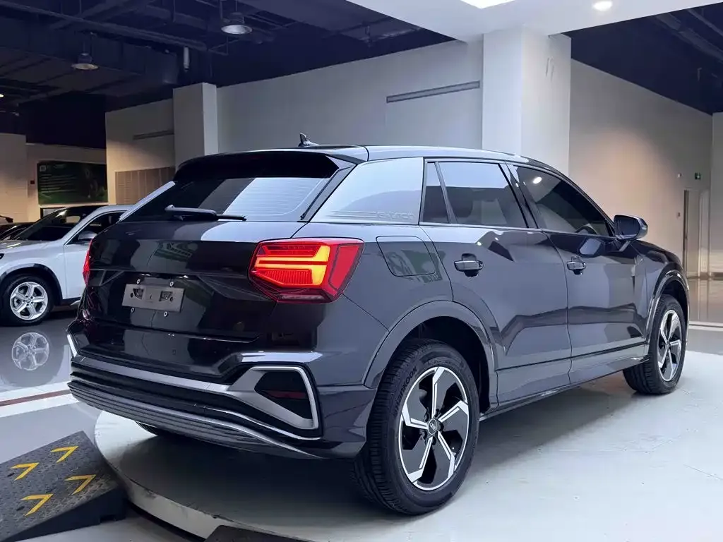 Audi Q2L e-tron — фото 6