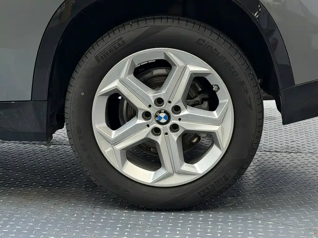 BMW X1 — фото 8