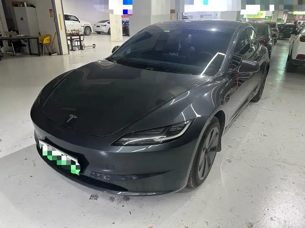 Tesla Model 3 — фото 1