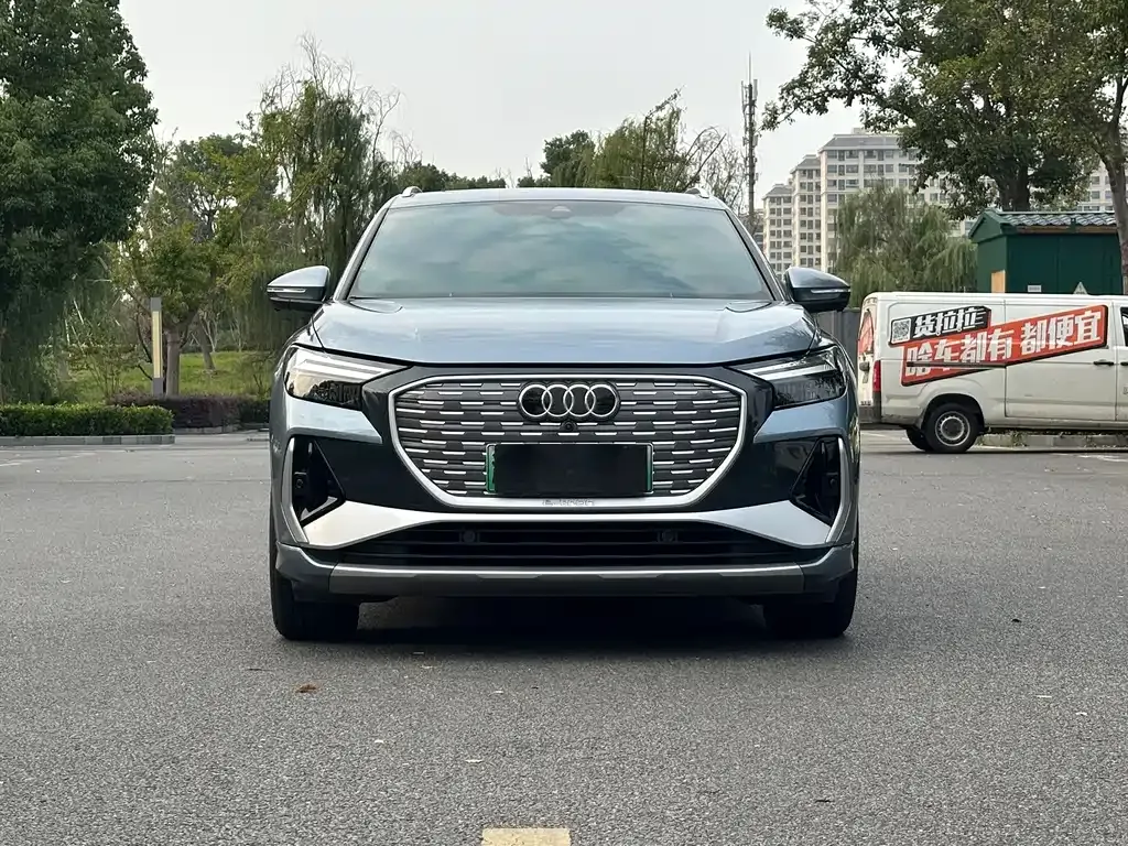 Audi Q4 e-tron — фото 10