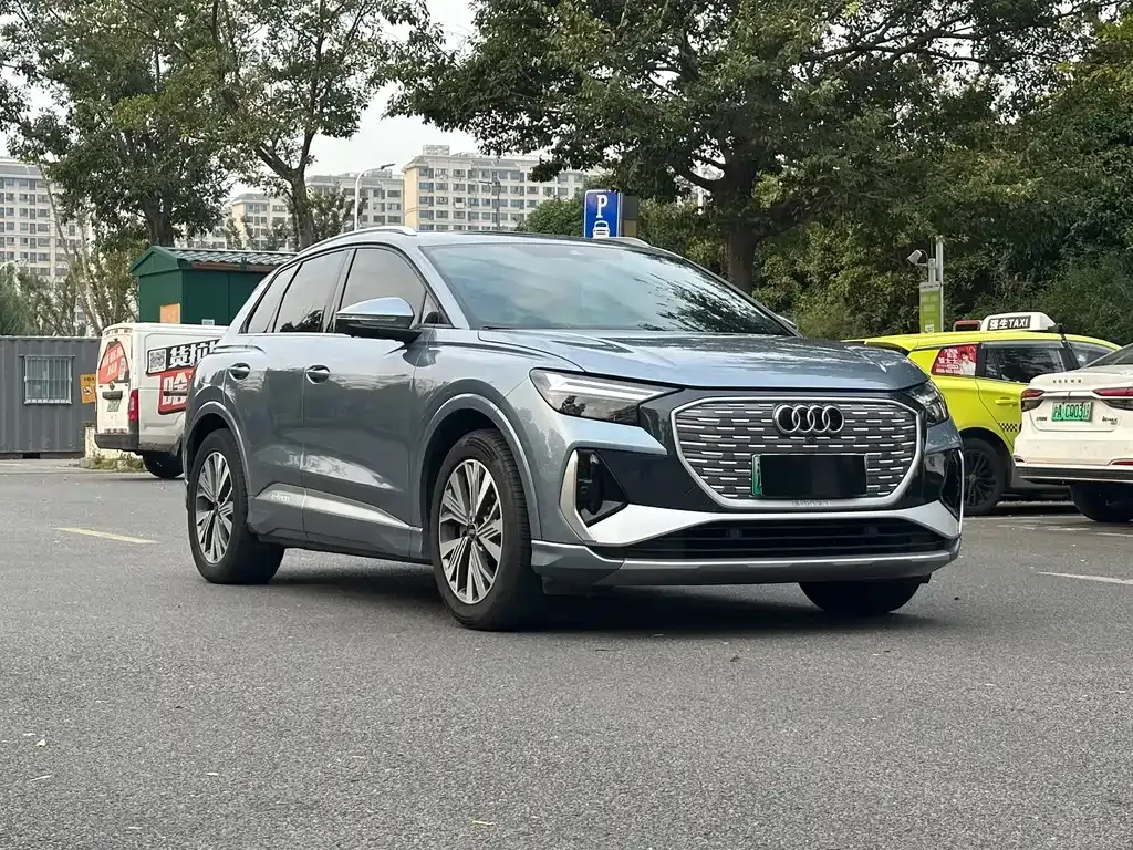 Audi Q4 e-tron — фото 7