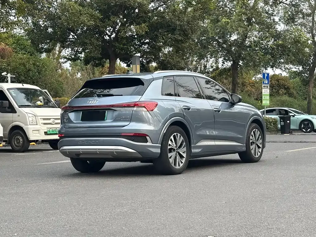 Audi Q4 e-tron — фото 9