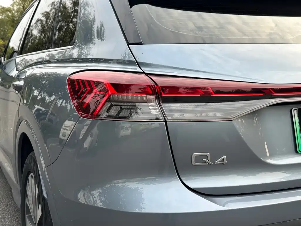 Audi Q4 e-tron — фото 3