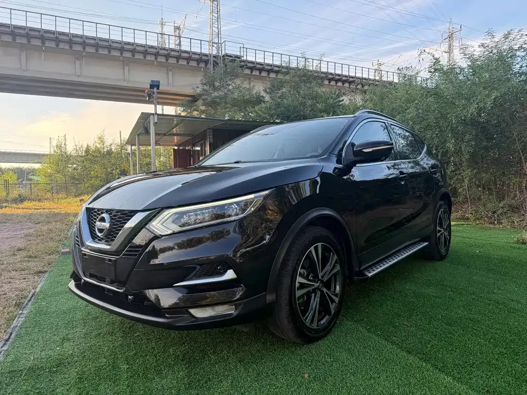 Nissan Qashqai — фото 1