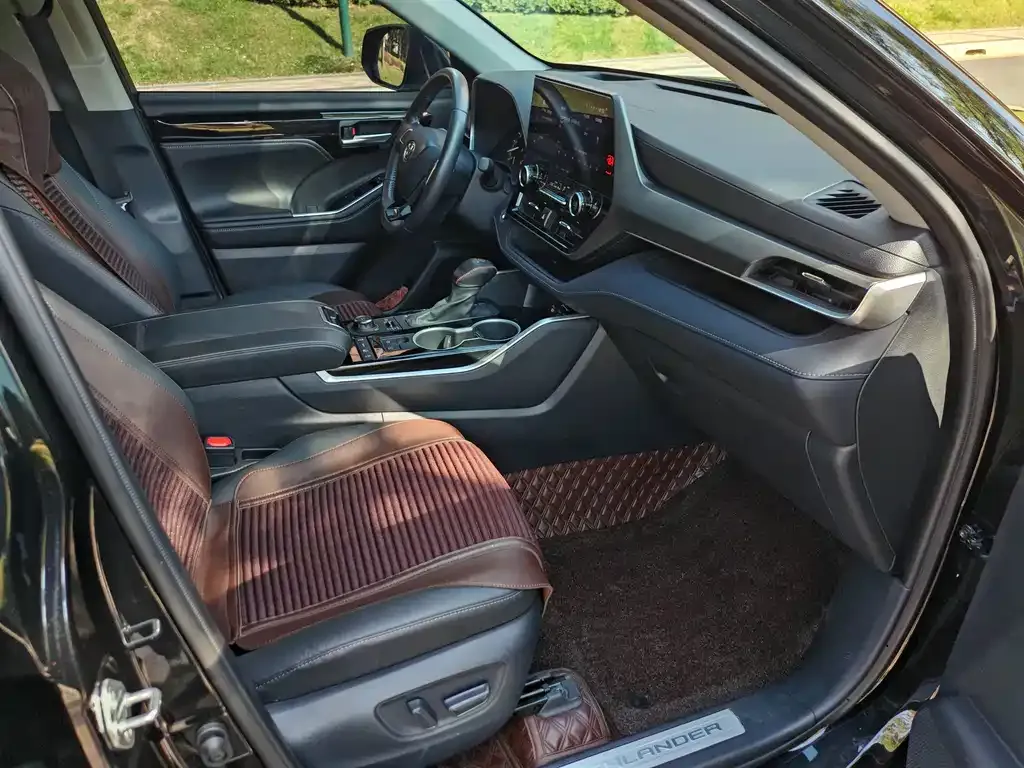 Toyota Highlander — фото 10
