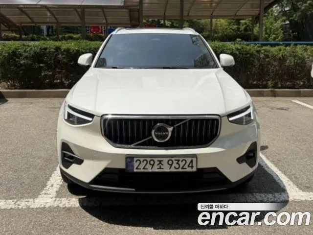 Volvo XC40 — фото 1