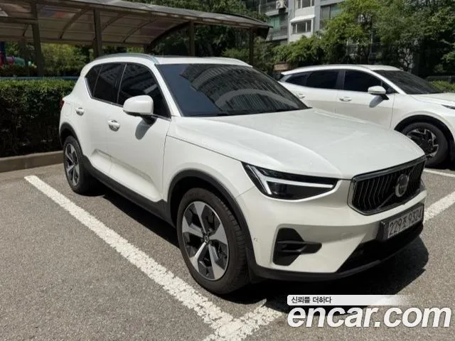 Volvo XC40 — фото 7