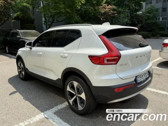 Volvo XC40 — фото 6