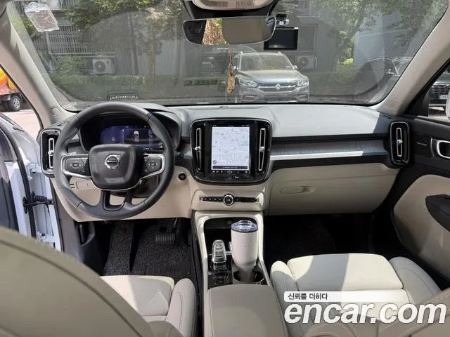 Volvo XC40 — фото 10