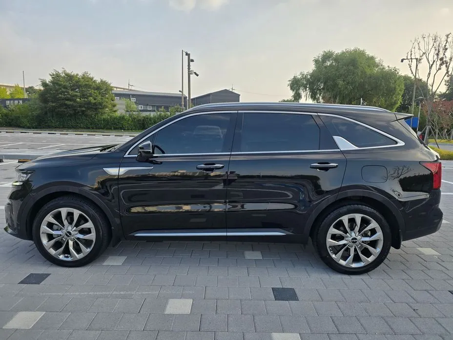 Kia Sorento — фото 7