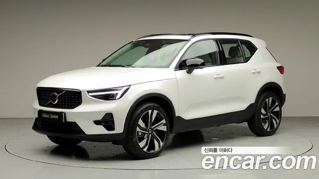 Volvo XC40 — фото 1