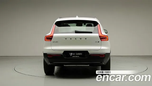 Volvo XC40 — фото 3