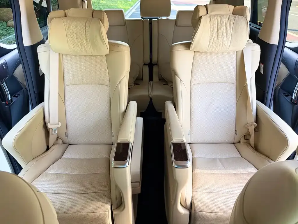 Toyota Alphard — фото 3