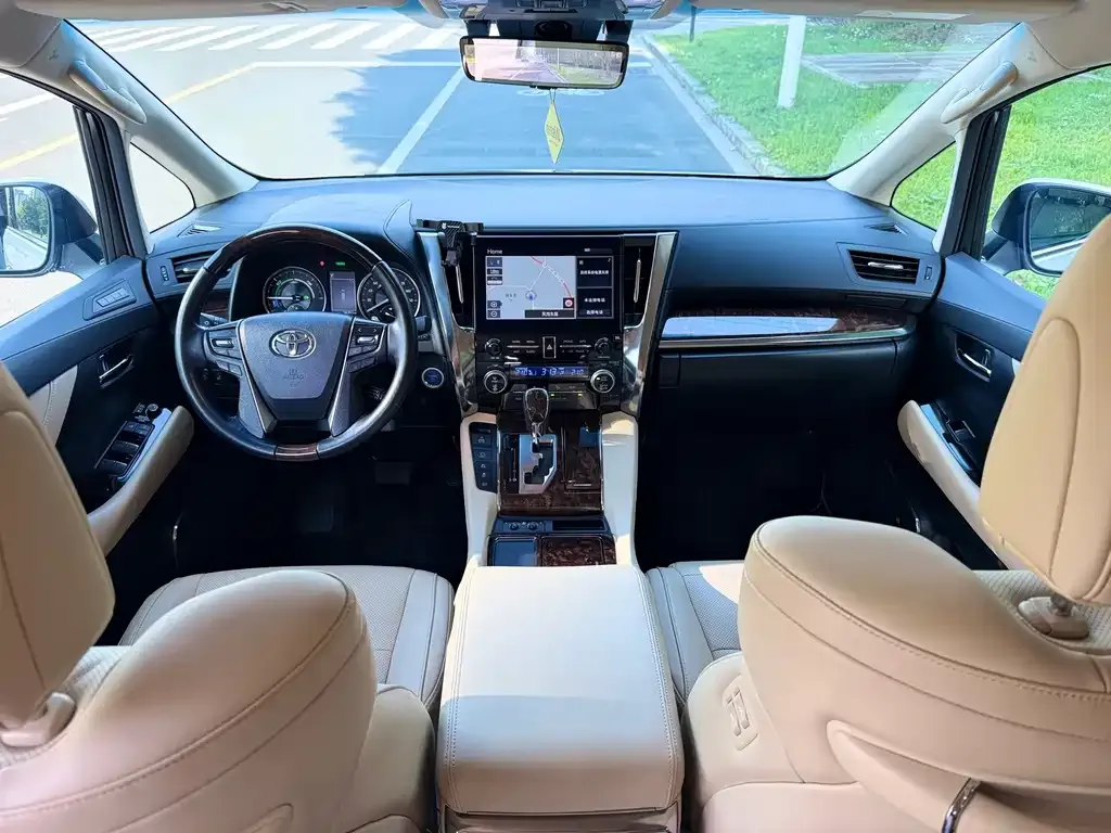 Toyota Alphard — фото 8