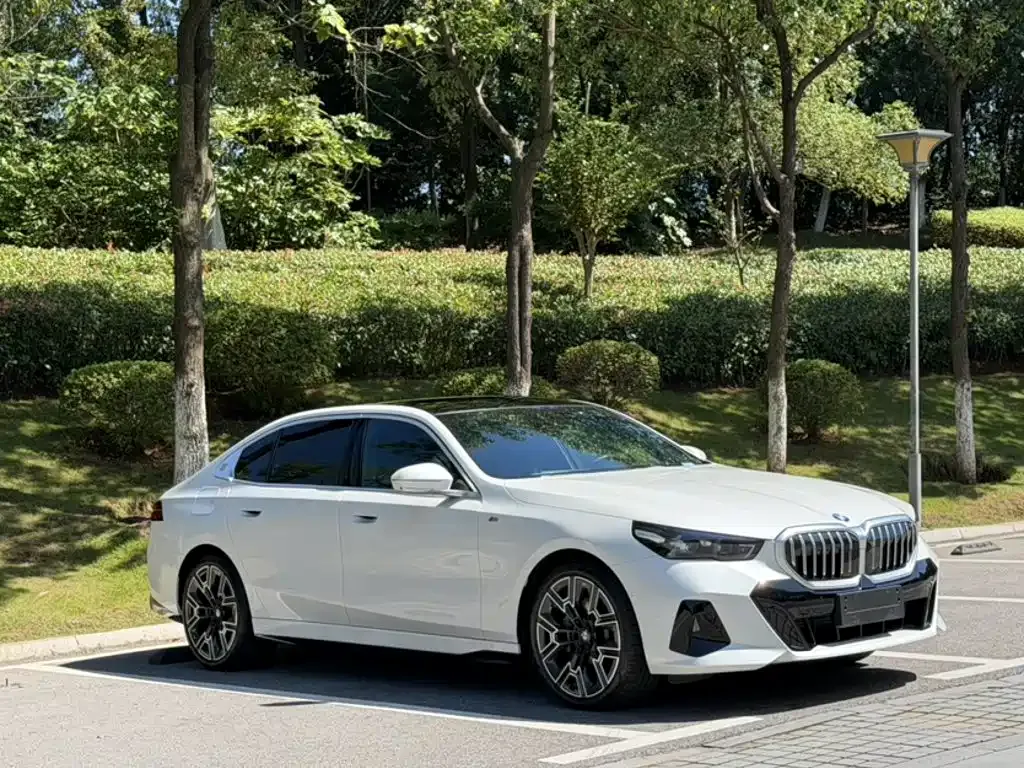 BMW 5 Series — фото 10