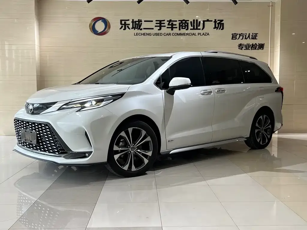 Toyota Granvia — фото 1