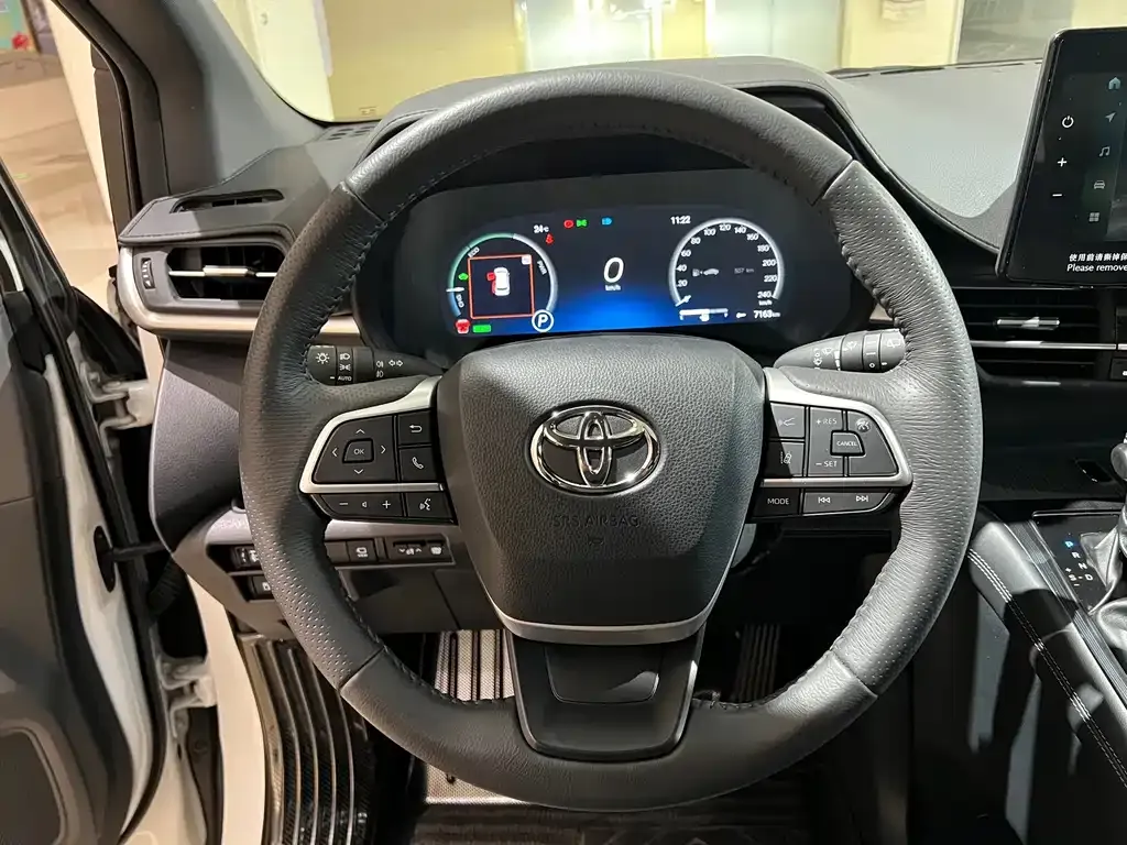 Toyota Granvia — фото 4