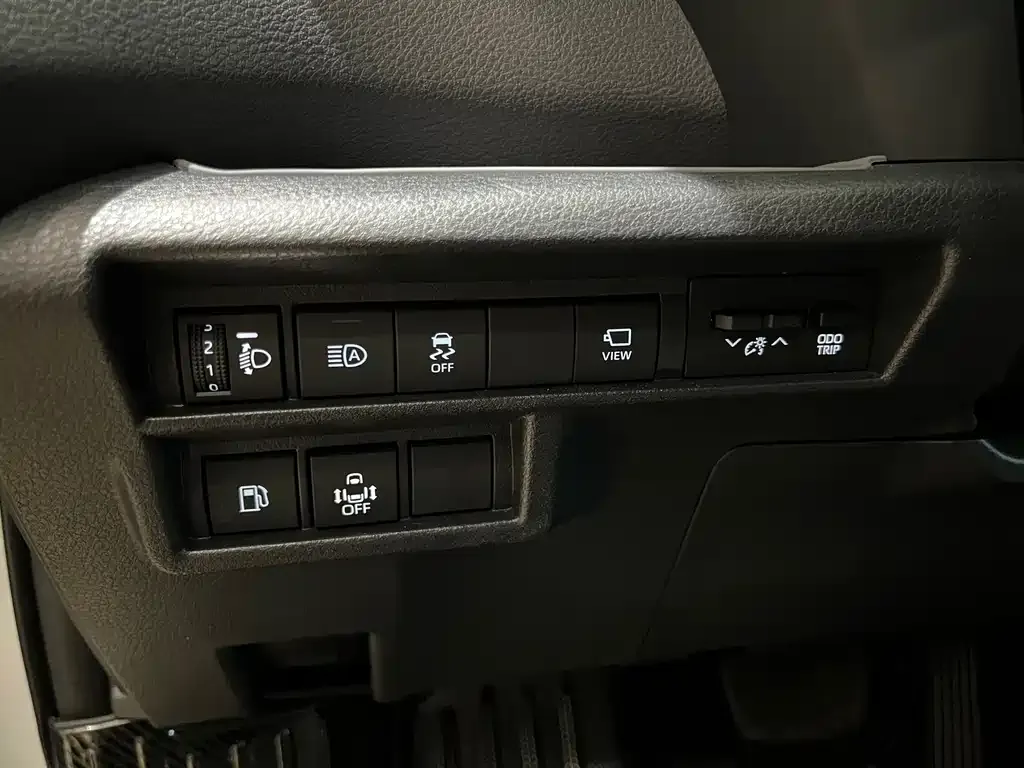 Toyota Granvia — фото 6