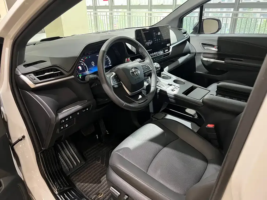 Toyota Granvia — фото 7