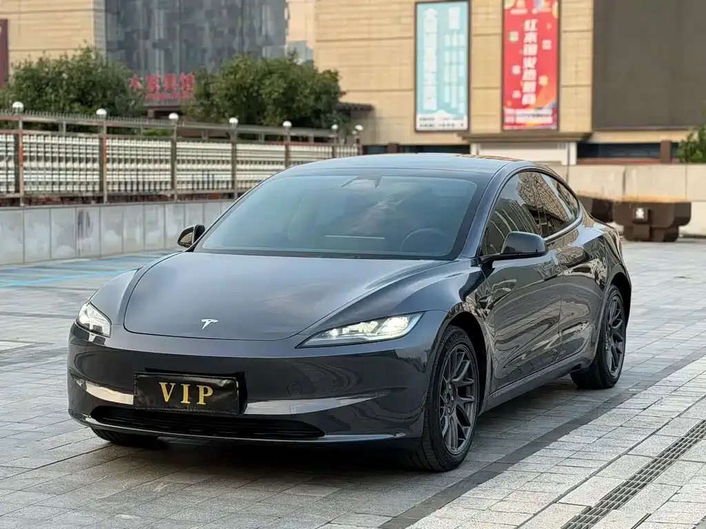 Tesla Model 3 — фото 1