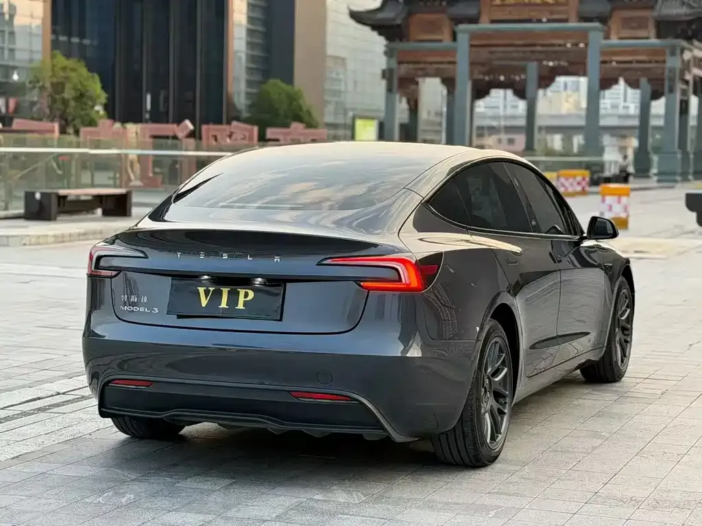 Tesla Model 3 — фото 2