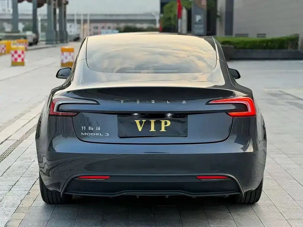Tesla Model 3 — фото 3