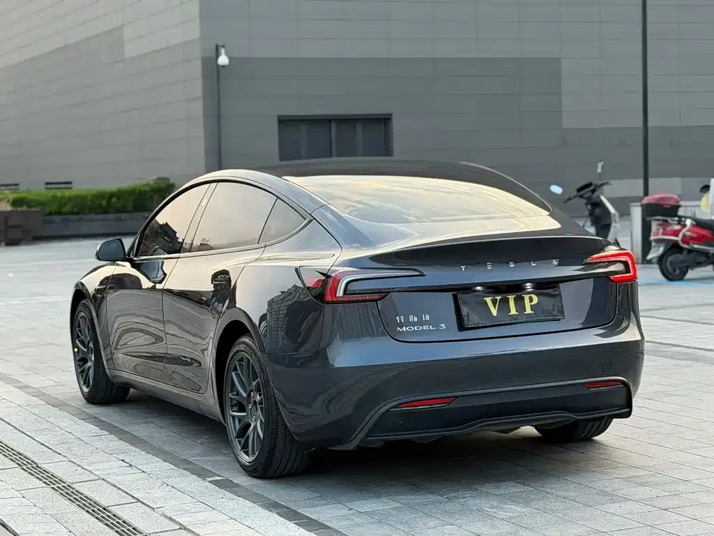 Tesla Model 3 — фото 4