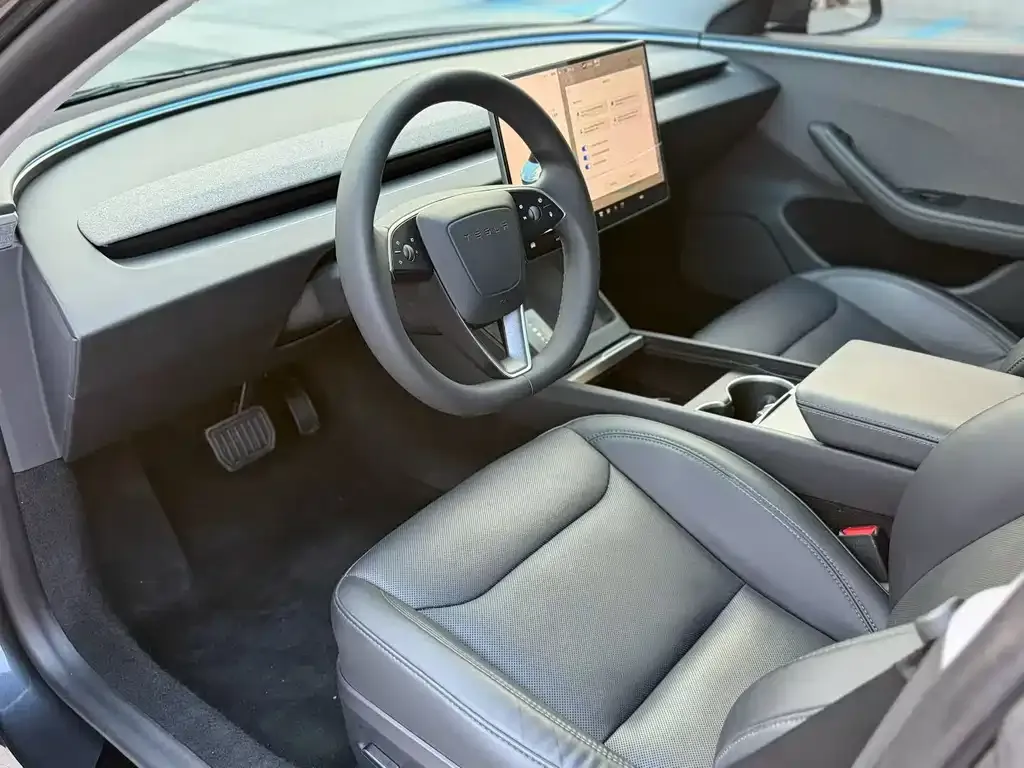 Tesla Model 3 — фото 8