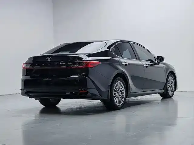 Toyota Camry — фото 8