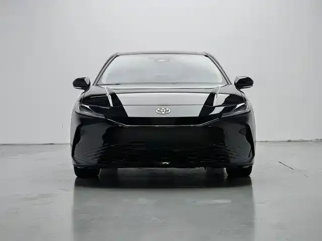 Toyota Camry — фото 7