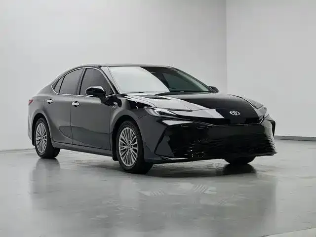 Toyota Camry — фото 9