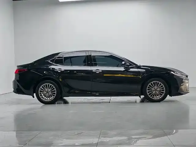 Toyota Camry — фото 3