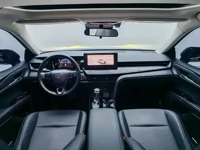 Toyota Camry — фото 4