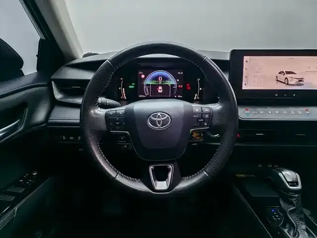 Toyota Camry — фото 6