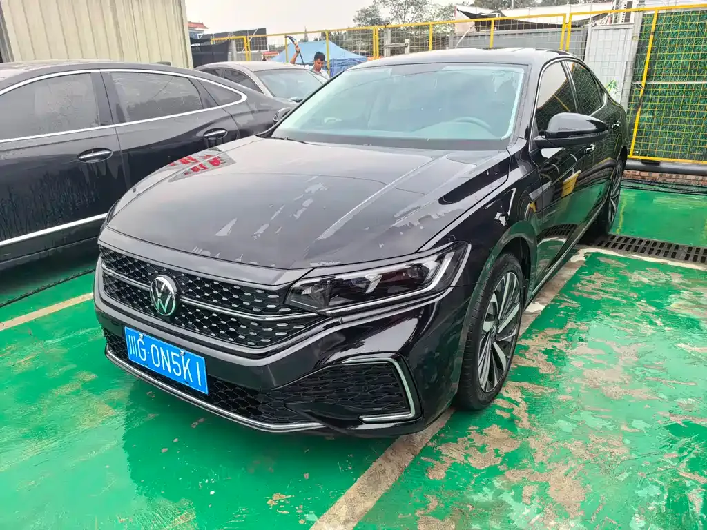 Volkswagen Passat — фото 1