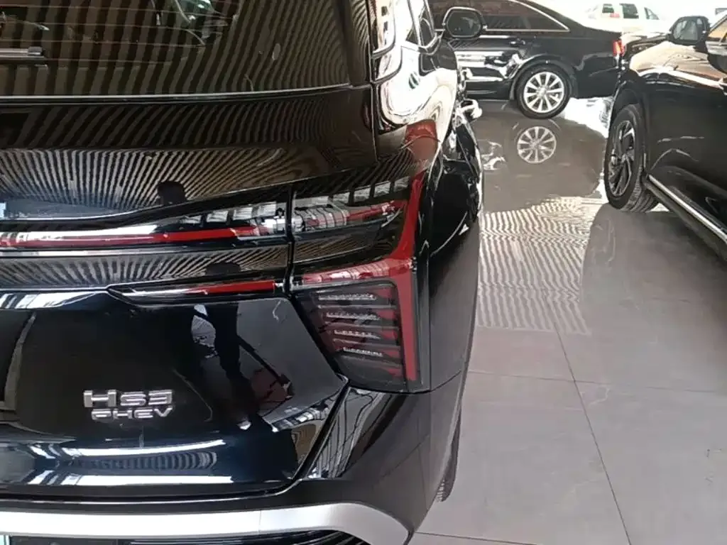 Hongqi HS3 PHEV — фото 6