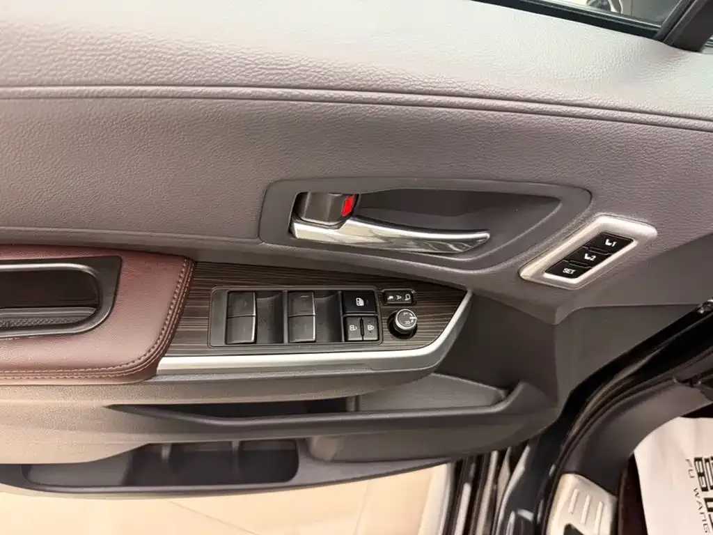 Toyota Granvia — фото 10