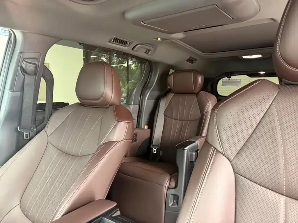 Toyota Granvia — фото 9