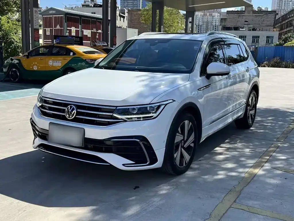Volkswagen Tiguan L — фото 5