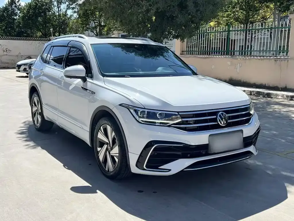 Volkswagen Tiguan L — фото 9